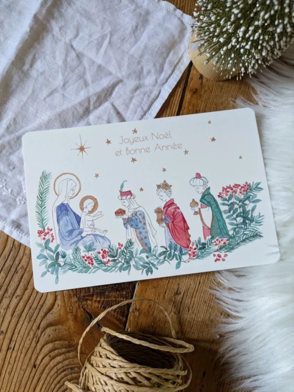 Trois petits enfants venus apporter leurs précieux présents au petit Jésus. Papier texturé blanc, idéal pour l’écriture. 10,5 cm x 14,8 cm Vendue avec enveloppe en papier kraft ou crème selon arrivage.